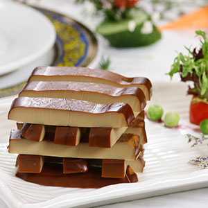 营养丰富又美味的鸡蛋干是怎么完成自动化真空包装的？