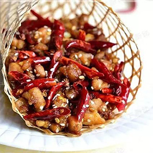 你们一定不知道辣子鸡也可以被包装成休闲小零食吧？