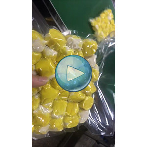 鱼豆腐真空包装一体机视频，多头电子秤